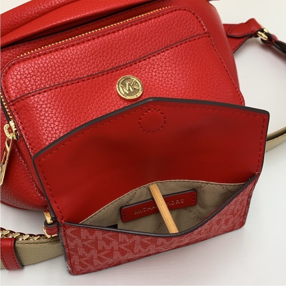 MICHAEL KORS
Maisie Large Pebbled Leather 2-in-1 Sling Pack
Bright Red - Picture 2 of 14